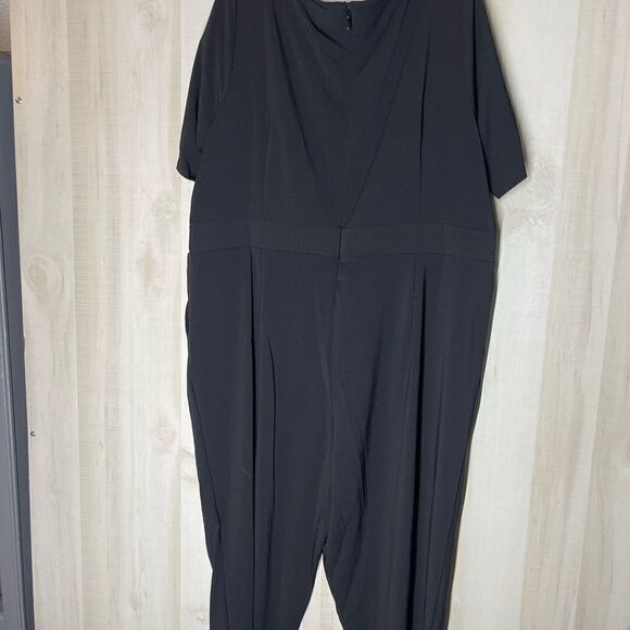Torrid new black crepe romper jumpsuit short sleeve boat neck, size 22 - Picture 10 of 16